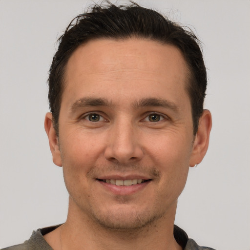 Marcelo R.
